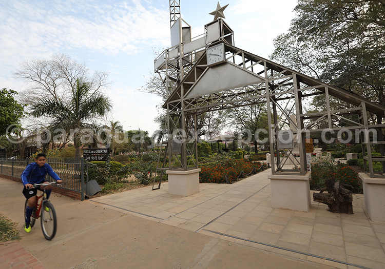 Histoire de Filadelfia Portail de la Liberté, Filadelfia, Paraguay Histoire de Filadelfia Portail de la Liberté, Filadelfia, Paraguay